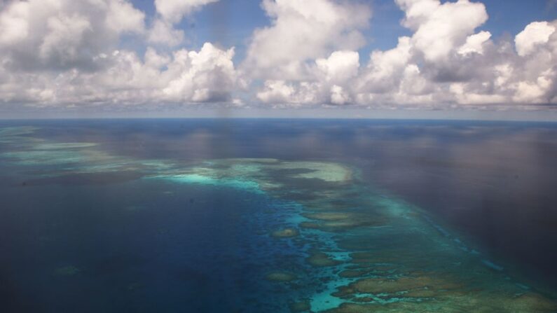 This photo taken on April 21, 2017 shows an aerial shot of part of mischief reef in the disputed Spratly islands on April 21, 2017.
Philippine Defence Secretary Delfin Lorenzana flew to a disputed South China Sea island on April 21, brushing off a challenge by the Chinese military while asserting Manila's territorial claim to the strategic region. / AFP PHOTO / TED ALJIBE        (Photo credit should read TED ALJIBE/AFP via Getty Images)