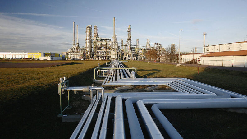 Refinería de la empresa TOTAL, el 10 de enero de 2007, en Leuna, Alemania. (Katja Buchholz/Getty Images)