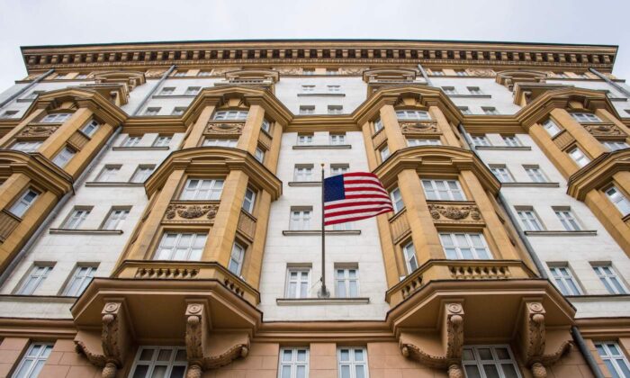 Una foto de archivo tomada el 31 de julio de 2017, del edificio de la embajada de Estados Unidos en Moscú. (Mladen Antonov/AFP vía Getty Images)