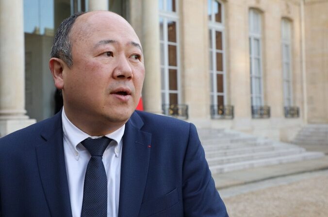 El miembro del Parlamento francés Buon-Huong Tan llega al Palacio del Elíseo en París el 16 de febrero de 2018, donde fue invitado por el presidente francés Emmanuel Macron para celebrar el Año Nuevo chino. (Ludovic Marin/AFP vía Getty Images)