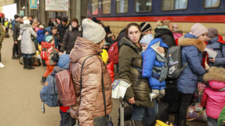 Más de 3 millones de refugiados ucranianos han huido mientras continúan los ataques rusos