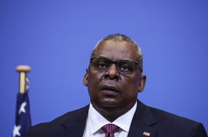 El secretario de Defensa de Estados Unidos, Lloyd Austin, participa en una reunión de la OTAN en Bruselas en una imagen de archivo. (Kenzo Tribouillard/AFP vía Getty Images)