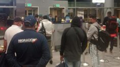 Detienen a 35 cubanos en el aeropuerto de Bogotá con visados falsos