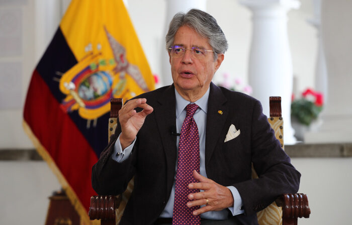 Fotografía de archivo dell presidente de Ecuador, Guillermo Lasso, durante una entrevista con EFE, en Quito (Ecuador). EFE/José Jácome