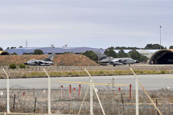 Imagen de la base aérea de Albacete de Los Llanos donde se espera la llegada de aviones con destino a Ucrania. EFE/Manu
