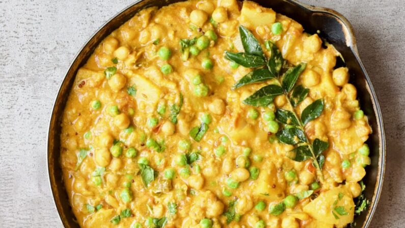 El polvo de curry puede utilizarse como sustituto en esta receta de curry. (Kary Osmond/TNS)
