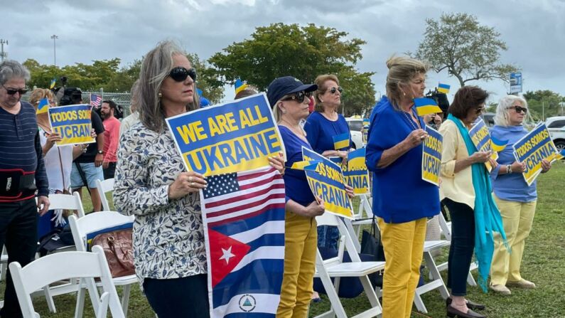 Fotografía de una manifestación de hispanos en apoyo a Ucrania por la invasión rusa. (Cortesía del doctor Orlando Gutiérrez-Boronat, secretario de la Asamblea de la Resistencia Cubana a NTD) 