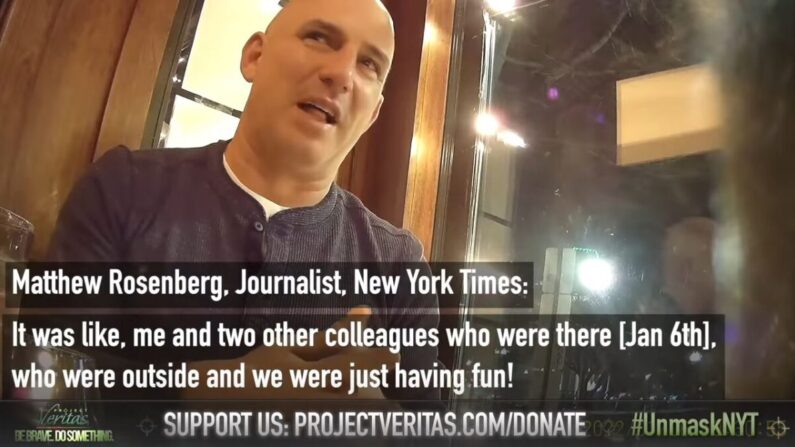 En esta imagen de video, el reportero del New York Times Matthew Rosenberg es captado en una grabación encubierta. (Project Veritas/Screenshot via The Epoch Times)