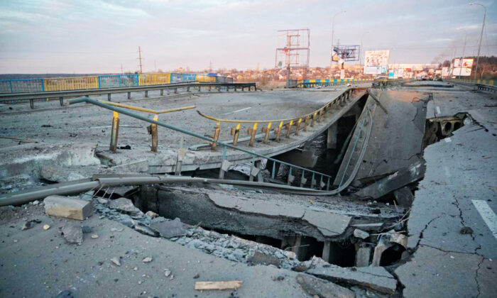 Un puente destruido en Bucha, en las afueras de Kviv, Ucrania, el 12 de marzo de 2022. (Cortesía de Igor Korsun)
