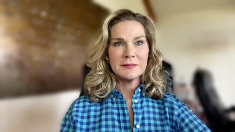 La fundadora de True The Vote, Catherine Engelbrecht, en una entrevista en video con Facts Matter, en abril de 2022. (The Epoch Times)