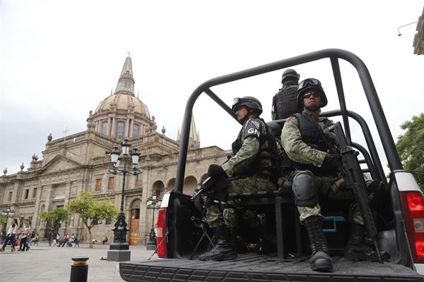 Miembros de la Guardia Nacional (GN) patrullan las calles de Guadalajara, estado de Jalisco (México), imagen de archivo. EFE/ Francisco Guasco
