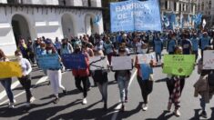 Miles de argentinos protestan contra el aumento de inflación en el país