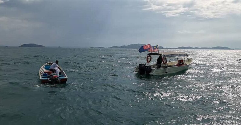 Imagen cedida por Malaysian Maritime Enforcement de la búsqueda de los turistas. EFE/EPA
