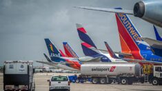 Aeropuertos de Florida siguen afectados por las cancelaciones y los retrasos