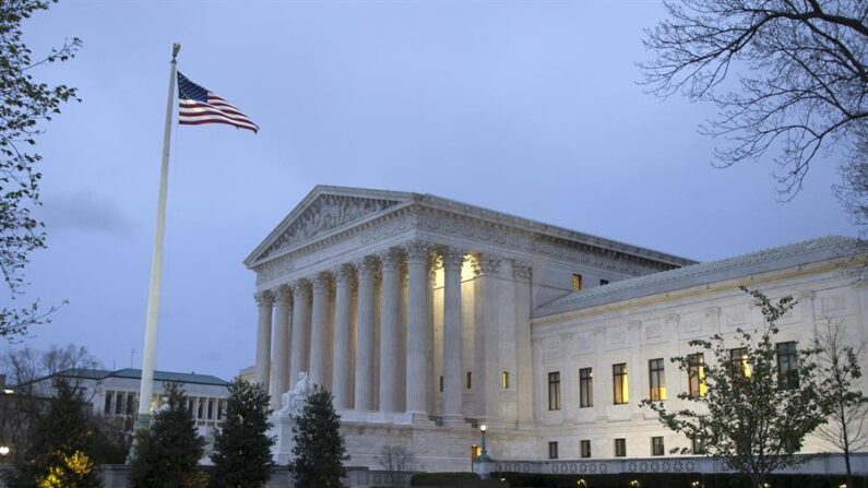 Vista del edificio del Tribunal Supremo estadounidense en Washington DC (Estados Unidos), imagen de archivo. EFE/Michael Reynolds