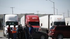 Camioneros protestan por largo tiempo de espera en frontera México-EE.UU. y estricta inspección