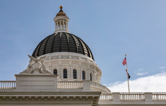 El edificio del Capitolio del Estado de California en Sacramento el 18 de abril de 2022. (John Fredricks/The Epoch Times)
