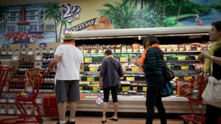 La inflación hace que sea más difícil para muchos floridanos cubrir las necesidades básicas