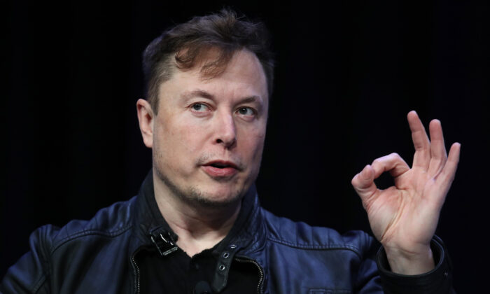 Elon Musk, fundador e ingeniero en jefe de SpaceX, habla en la Conferencia y Exposición de Satélites 2020 en Washington, el 9 de marzo de 2020. (Win McNamee/Getty Images)