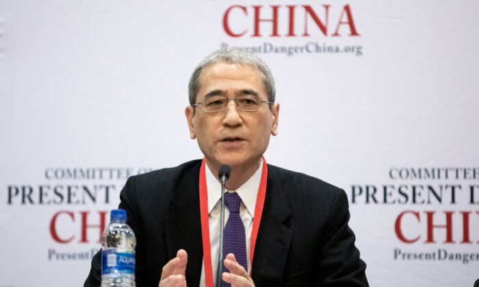 El comentarista político y analista de China Gordon Chang habla durante un debate organizado por el Comité sobre el Peligro Presente: China, en la convención CPAC en National Harbor, Maryland, el 27 de febrero de 2020. (Samira Bouaou/The Epoch Times)