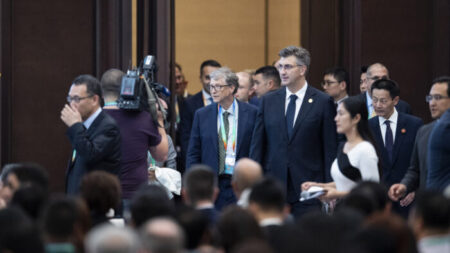 Lobistas de Beijing buscan asociarse a funcionarios agrícolas de EE.UU., tras asociarse con Bill Gates