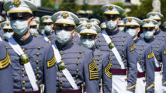 Academia Militar de West Point vuelve a imponer restricciones de viaje a los cadetes no vacunados