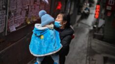 Separaciones forzadas de padres e hijos generan indignación durante el confinamiento de Shanghái