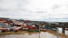 Graves inundaciones en Sudáfrica dejan al menos 45 muertos