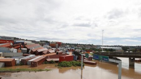 Graves inundaciones en Sudáfrica dejan al menos 45 muertos