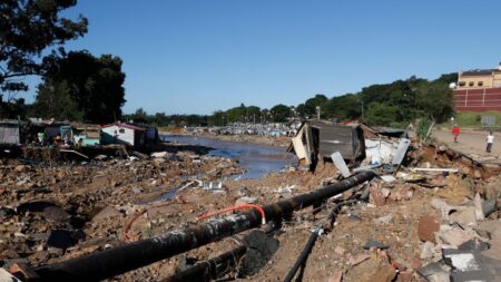 Las devastadoras inundaciones en Sudáfrica dejan al menos 340 muertos