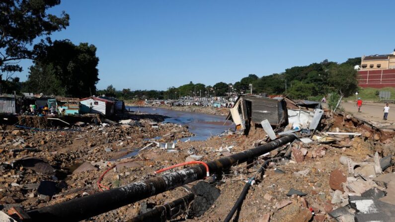 Vista general del asentamiento informal de Quarry Road, en Durban (Sudáfrica), gravemente dañado el 14 de abril de 2022, tras las devastadoras lluvias e inundaciones. (Phill Magakoe/AFP vía Getty Images)