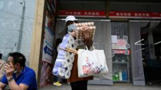 Temor a los cierres provoca el pánico en Beijing mientras los distritos realizan test a gran escala