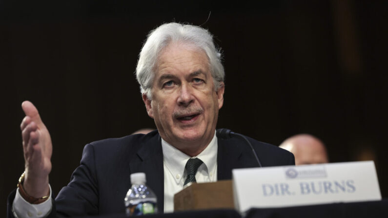 El director de la Agencia Central de Inteligencia (CIA), William Burns, declara ante el Comité de Inteligencia del Senado el 10 de marzo de 2022 en Washington. (Foto de Kevin Dietsch/Getty Images)
