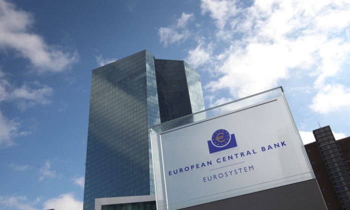 El Banco Central Europeo (BCE) aparece en una imagen en Fráncfort del Meno, Alemania, el 9 de marzo de 2017. (Daniel Roland/archivo/AFP/Getty Images)