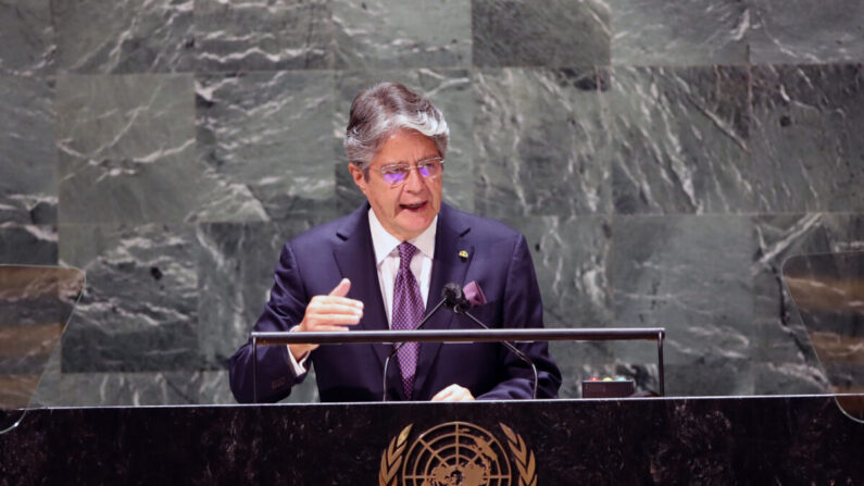 El presidente de Ecuador, Guillermo Lasso, habla durante la reunión anual de la 76ª sesión de la Asamblea General de las Naciones Unidas (AGNU) en Nueva York el 21 de septiembre de 2021. (Spencer Platt/Getty Images)