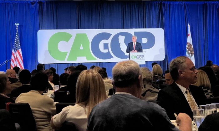 El líder de la minoría de la Cámara de Representantes, Kevin McCarthy (R-Calif.), habla en la Convención del Partido Republicano de California, en Anaheim, California, el 23 de abril de 2022. (Brad Jones/The Epoch Times)
