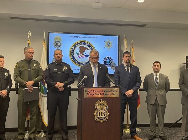 El Departamento de Justicia de Estados Unidos anunció el 22 de abril de 2022 siete casos penales federales contra presuntos traficantes de drogas que vendieron narcóticos con fentanilo que causaron sobredosis mortales en el condado de Orange, incluido un caso en el que murieron tres personas en Newport Beach, California.
