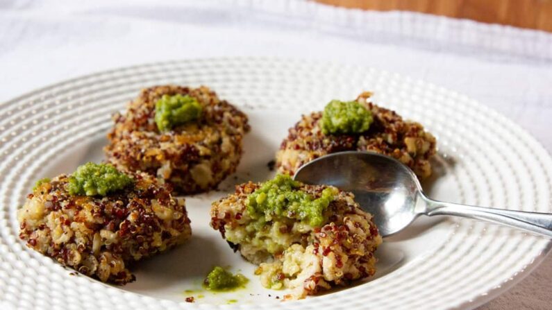 Croquetas de quinoa y avena (Andrea Hayley-Sankaran/Butteredveg.com)