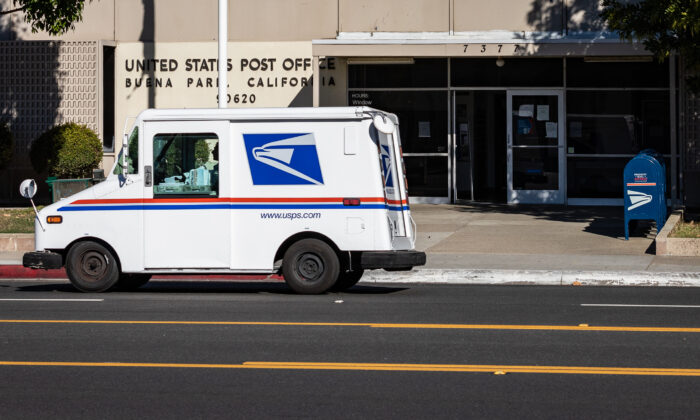 Una oficina de correos en Buena Park, California, el 15 de enero de 2021. (John Fredricks/The Epoch Times)