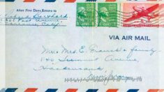 Hombre encuentra cartas de 1946 enviadas a su buzón y busca a la familia del remitente