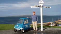Hombre conduce el auto más pequeño del mundo y recauda fondos para organización benéfica