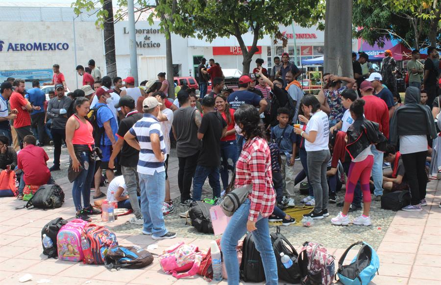 México Disuelve Caravana De Migrantes En El Sur Pero Ofrece ...