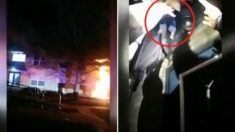 Madre y sus dos hijos saltan de edificio en llamas y oficiales logran recibirlos en brazos