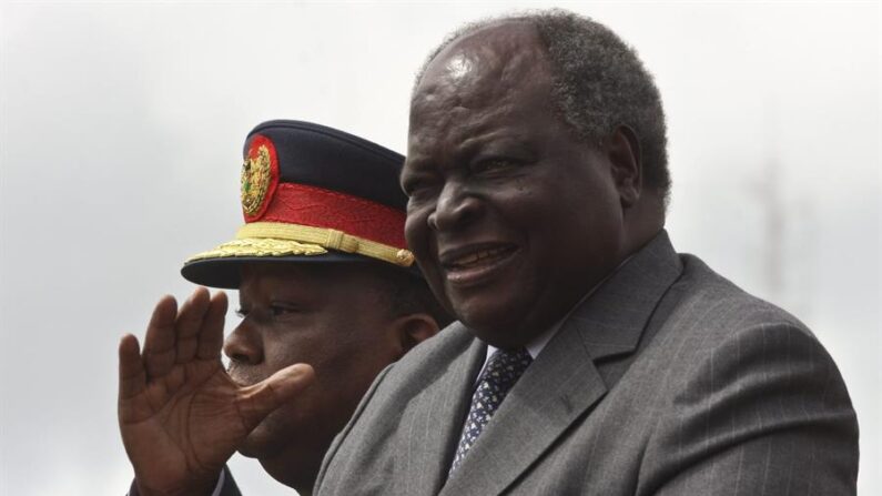 El expresidente keniata, Mwai Kibaki, en foto de archivo. EFE/Daniel Irungu