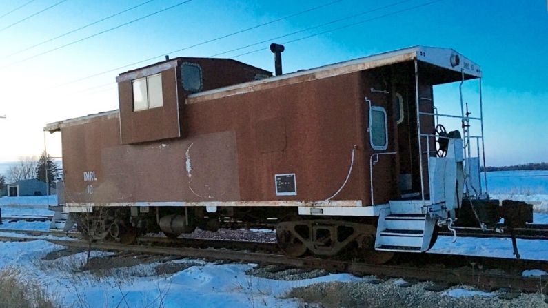 Padre e hija transforman un vagón de tren de 1973 en un apartamento de lujo de Airbnb
