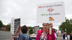 “No a políticas de género”: Padres del condado de Fairfax rechazan medidas pro-transgénero en escuelas