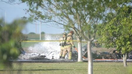 Una avioneta cae en un puente de Miami-Beach dejando al menos seis heridos