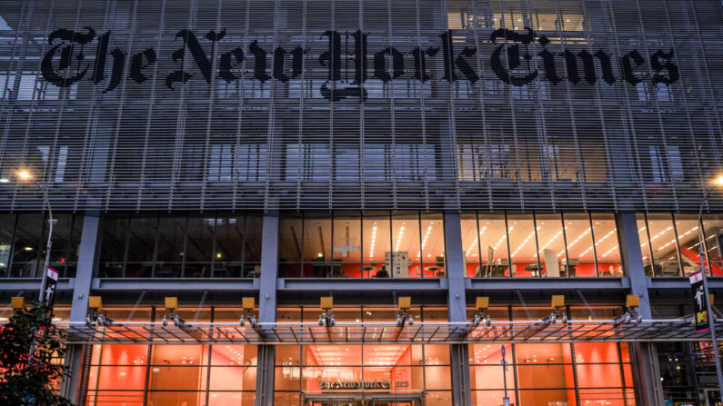El edificio del New York Times en la ciudad de Nueva York el 31 de agosto de 2021. (Samira Bouaou/The Epoch Times)
