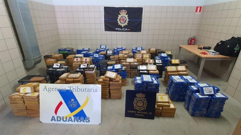 Imagen de la droga incautada cedida por la Agencia Tributaria y la Policía Nacional de España en una foto de archivo. EFE
