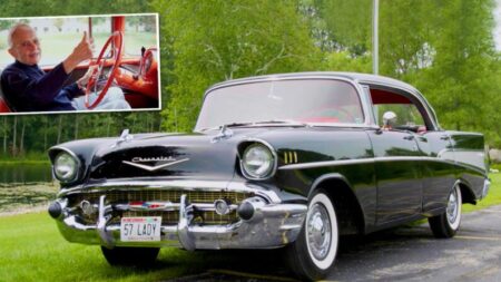 Mujer compró un Chevrolet en 1957,  ¡64 años después sigue conduciéndolo!